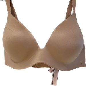 VICTORIA'S SECRET BARE
Infinity Flex Wireless Perfect Shape Bra - Size 36C